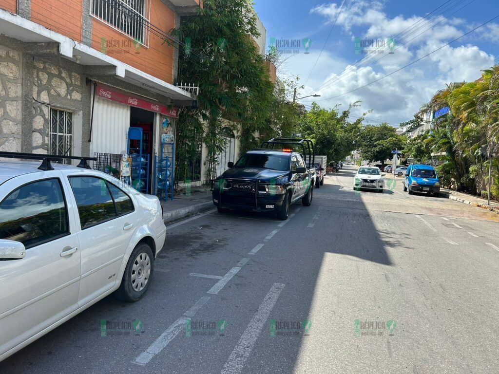 Encuentran un cuerpo putrefacto en renta vacacional, en el centro de Playa del Carmen