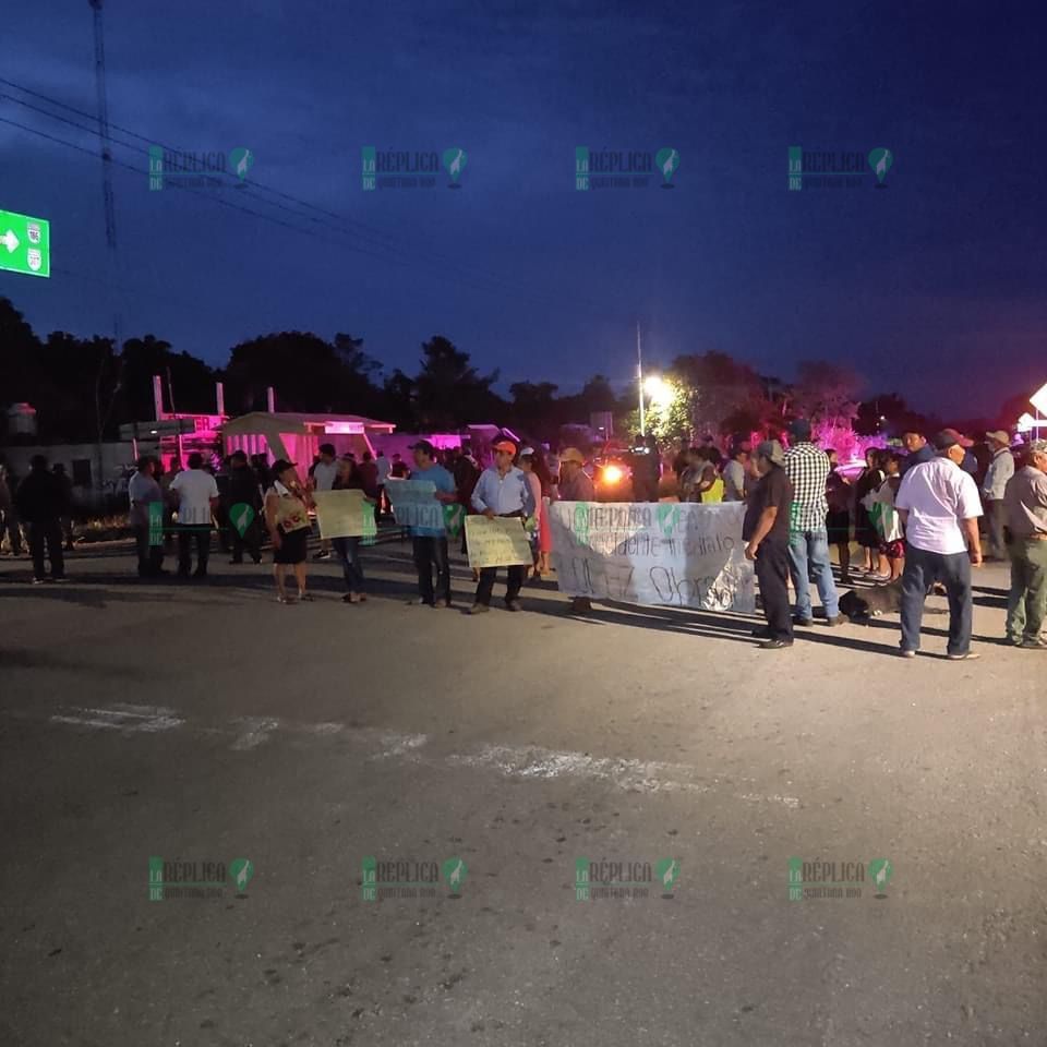 Bloquean ejidatarios de Felipe Carrillo Puerto carretera a Mérida