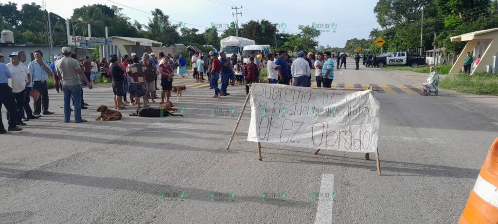 Bloquean ejidatarios de Felipe Carrillo Puerto carretera a Mérida