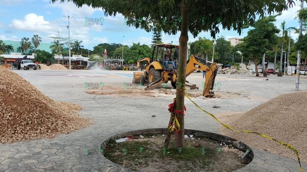 Inician demolición de la explanada principal del parque de Las Palapas en Cancún