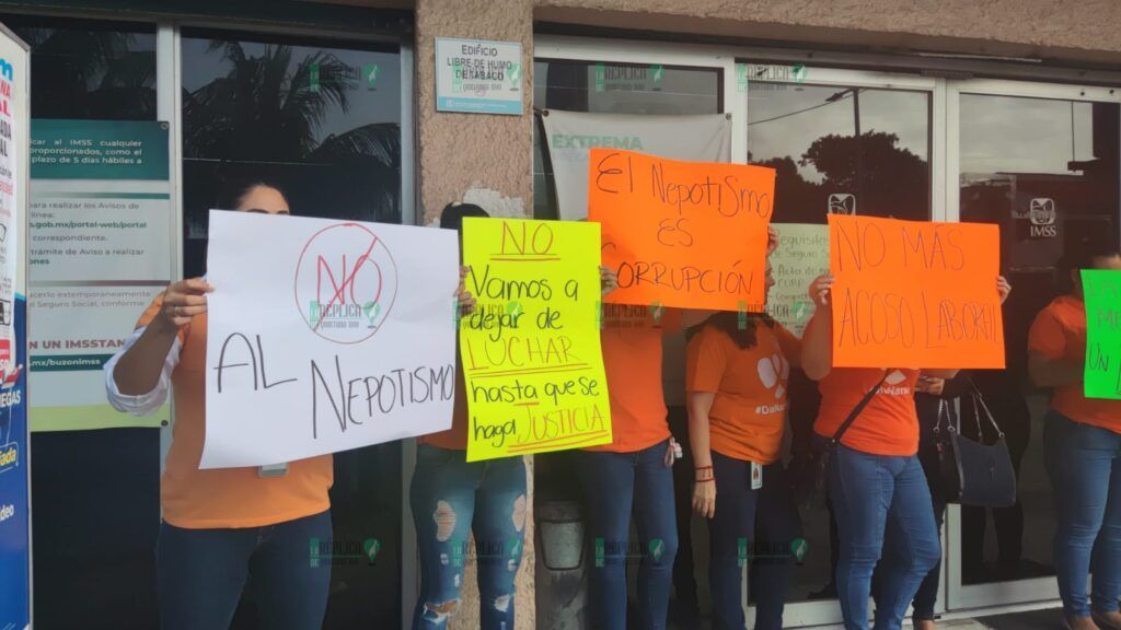 Protestan trabajadoras del IMSS en Chetumal; exigen destitución de Patricia Frías