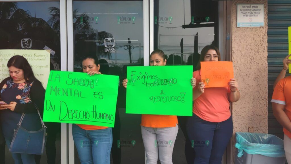 Protestan trabajadoras del IMSS en Chetumal; exigen destitución de Patricia Frías