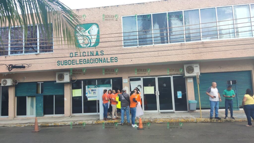 Protestan trabajadoras del IMSS en Chetumal; exigen destitución de Patricia Frías