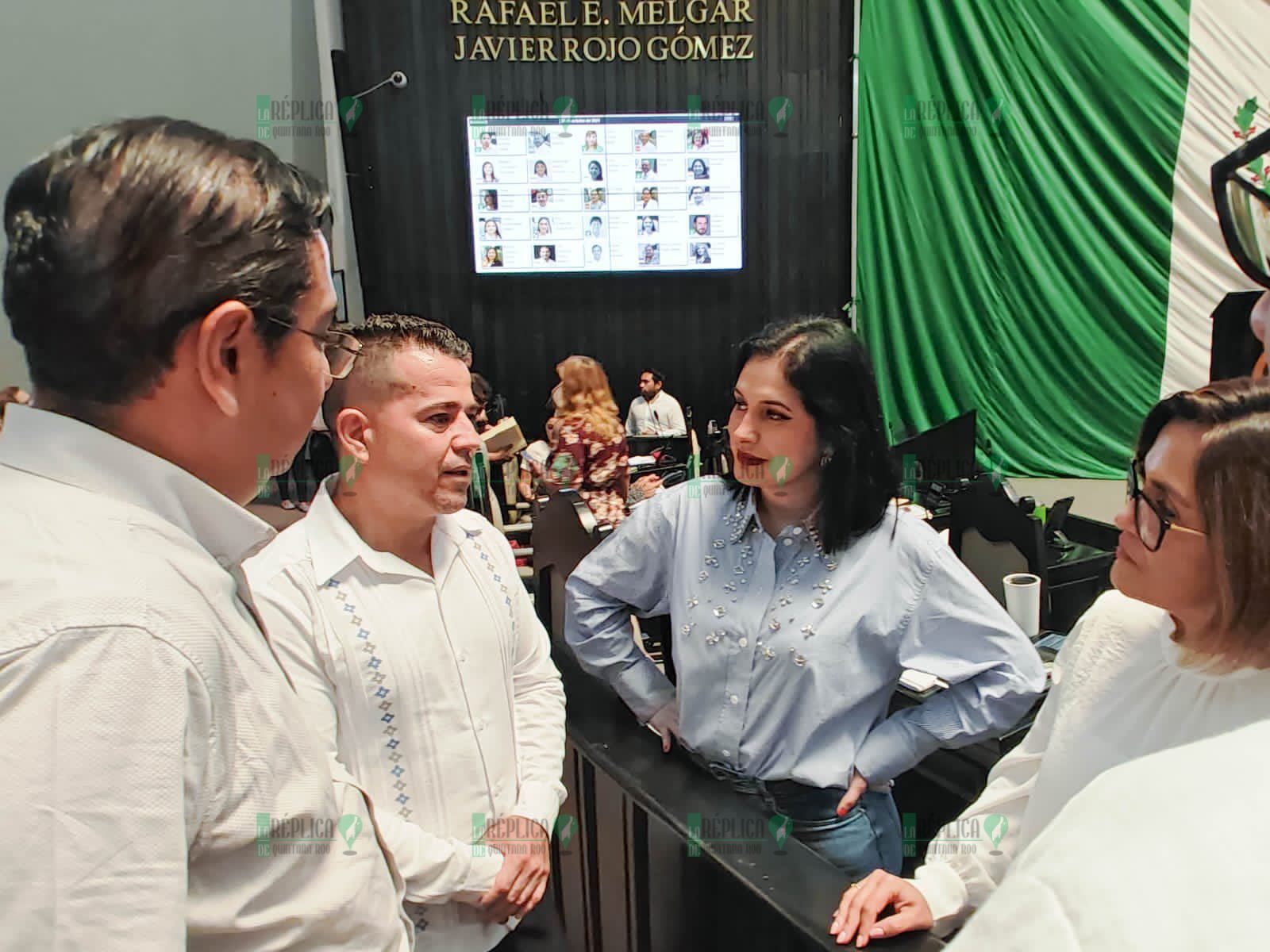 Ayuntamientos no deben estar en un 'matrimonio forzoso' con concesionarias, afirma Estefanía Mercado.