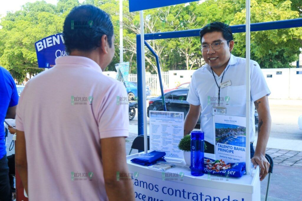 Realizan feria del empleo en Villamar 1