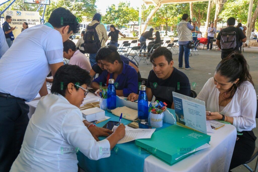 Realizan feria del empleo en Villamar 1