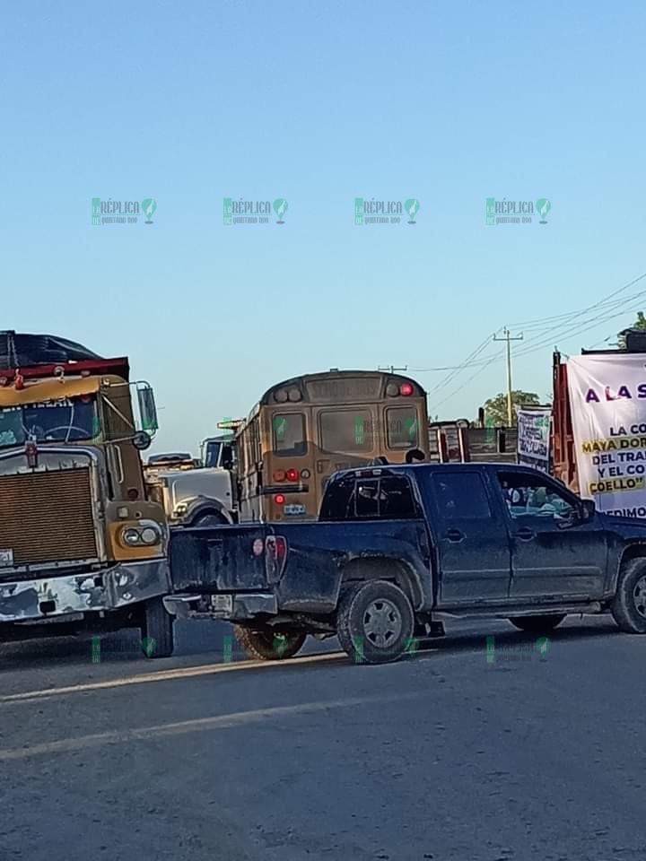 Se manifiestan volqueteros contra constructora del Tren Maya en Othón P. Blanco, por incumplimiento de pago