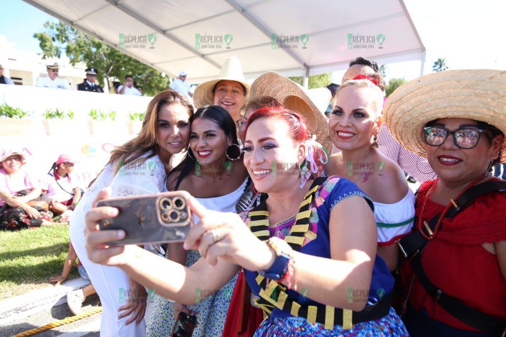 Con el pueblo, Mara Lezama presenció el desfile del 20 de Noviembre