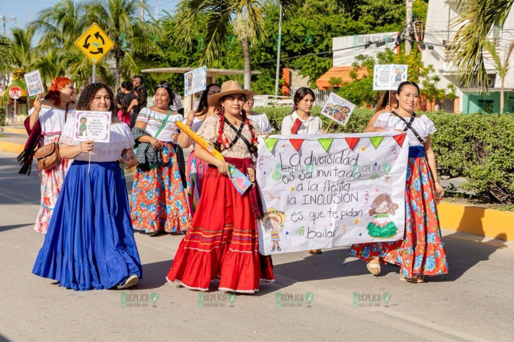 Diego Castañón preside desfile cívico deportivo del 113 aniversario de la Revolución Mexicana