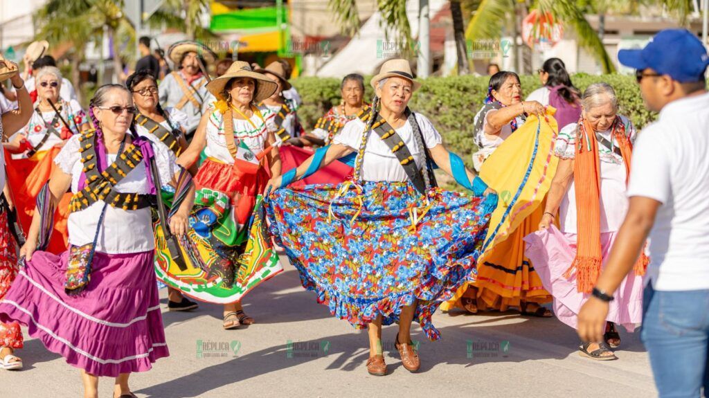 Diego Castañón preside desfile cívico deportivo del 113 aniversario de la Revolución Mexicana