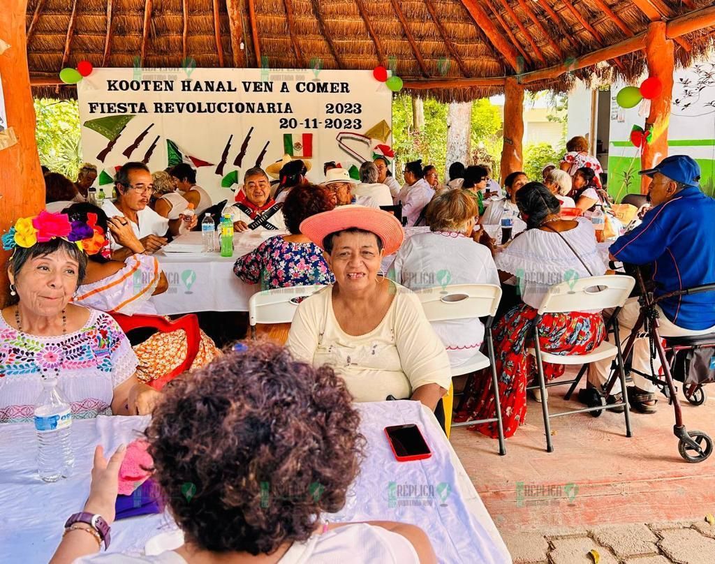 Organizan a adultos mayores de Puerto Morelos fiesta revolucionaria