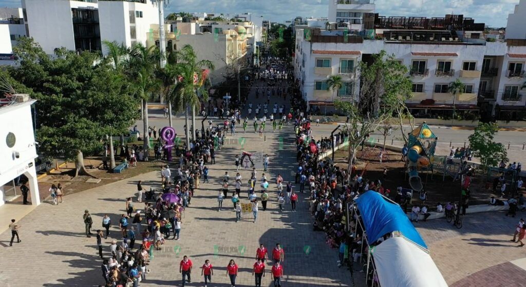 Participativo y vistoso desfile por el CXIII Aniversario de la Revolución Mexicana