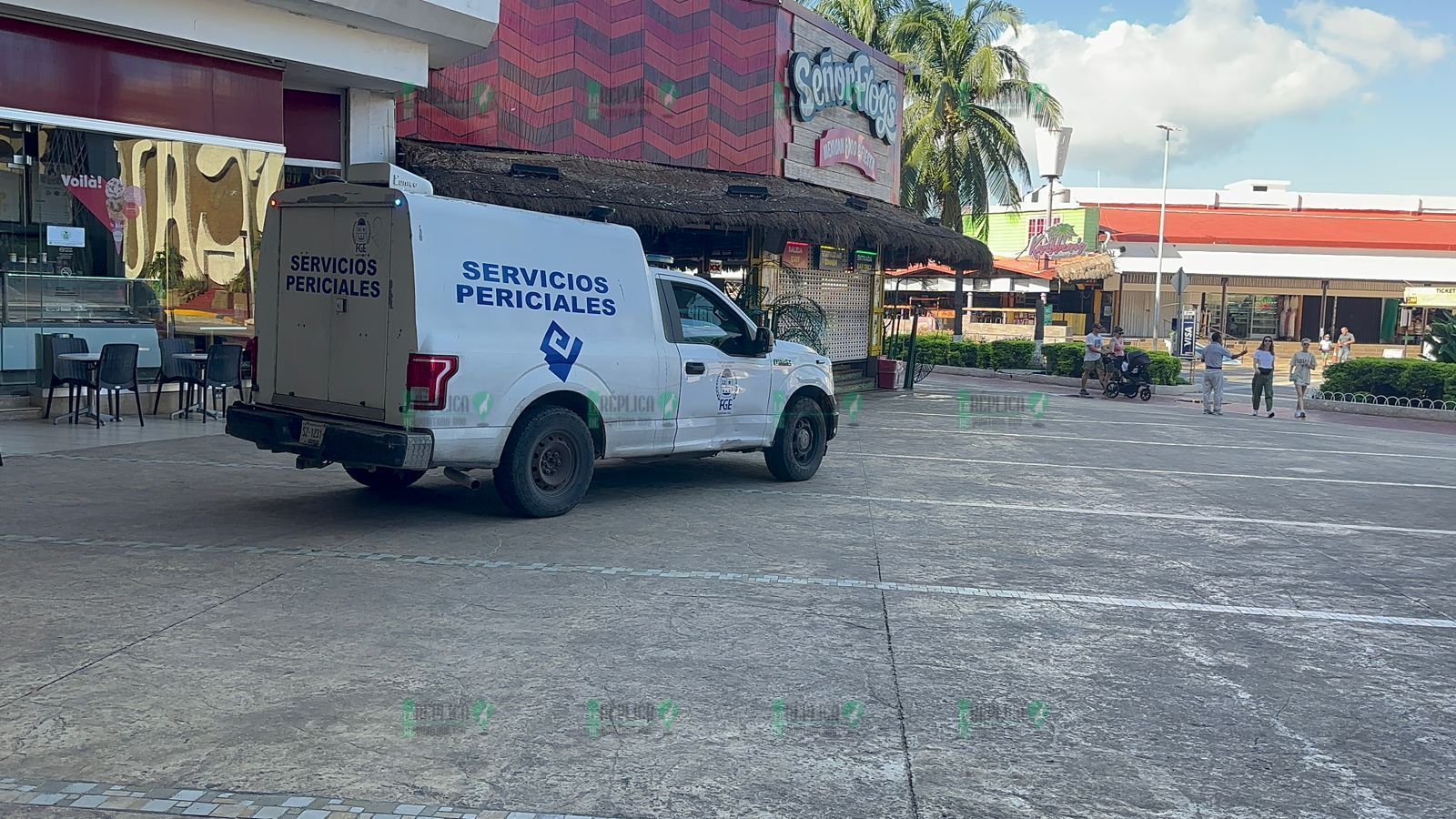 Hallan muerto a un hombre en la Plaza Forum de la Zona Hotelera de Cancún