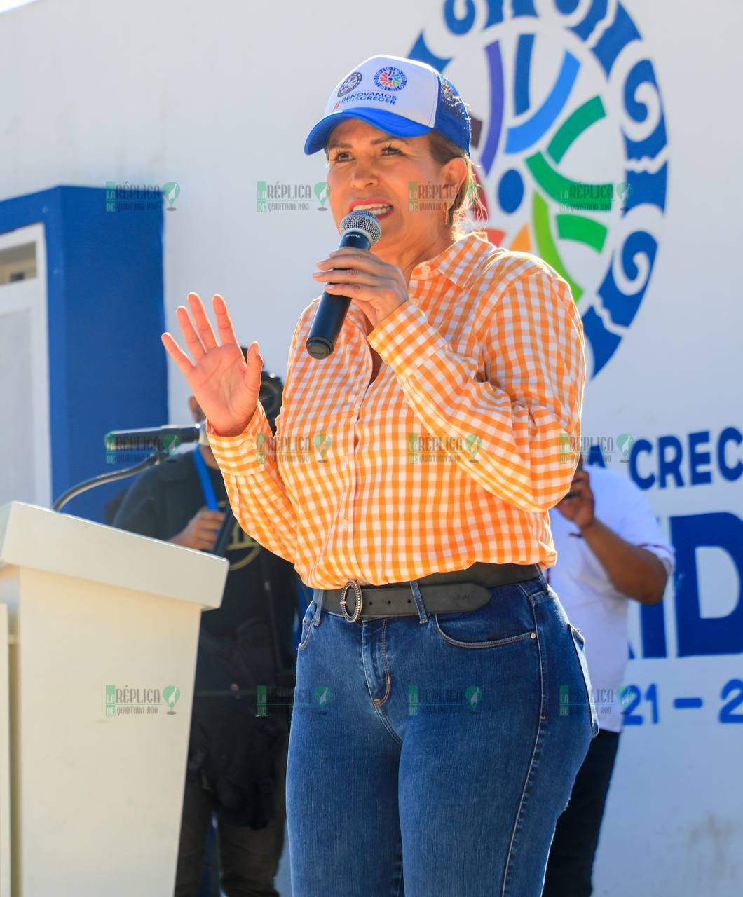 Realizan desfile revolucionario en Puerto Aventuras