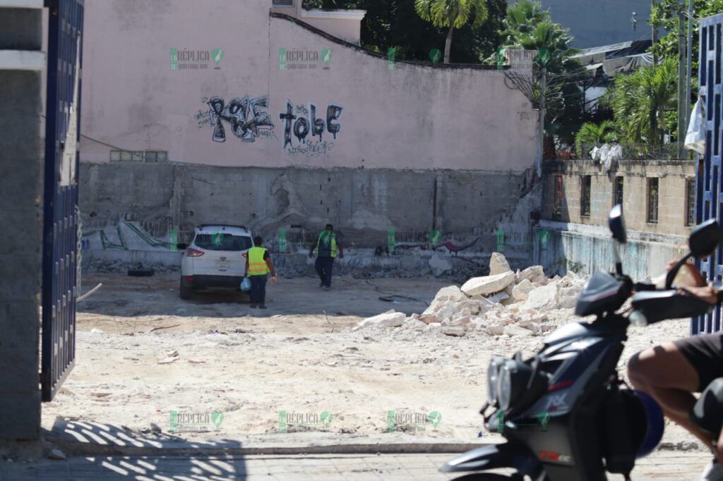 Demuelen antiguas oficinas de CAPA en Playa del Carmen