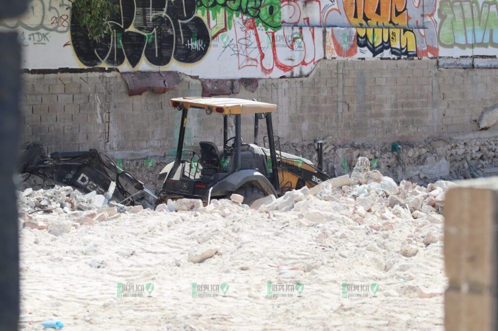 Demuelen antiguas oficinas de CAPA en Playa del Carmen