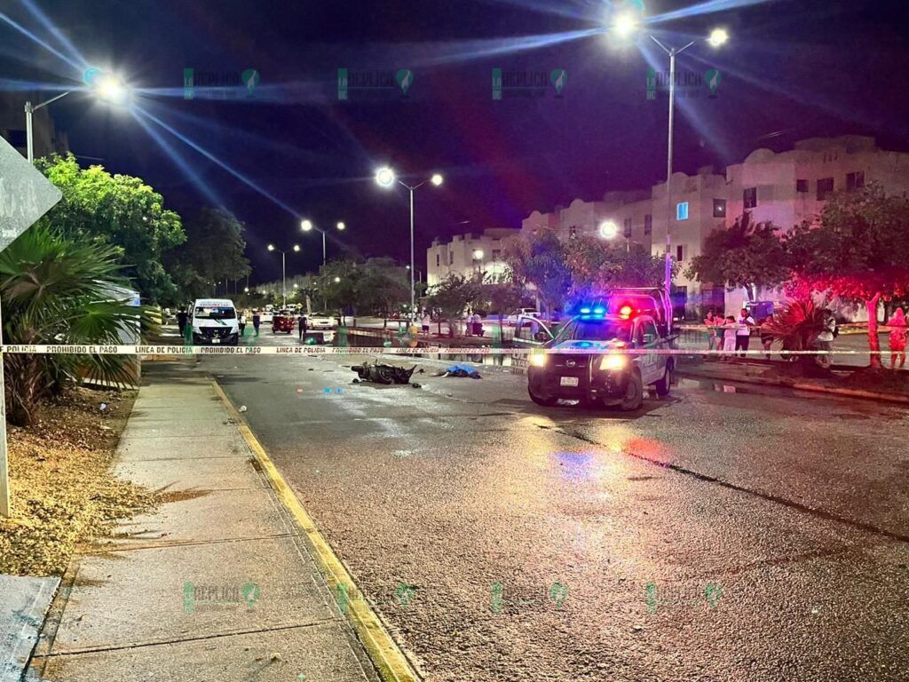 Cae motociclista en un bache y pierde la vida, en el fraccionamiento Paseos del Mar de Cancún