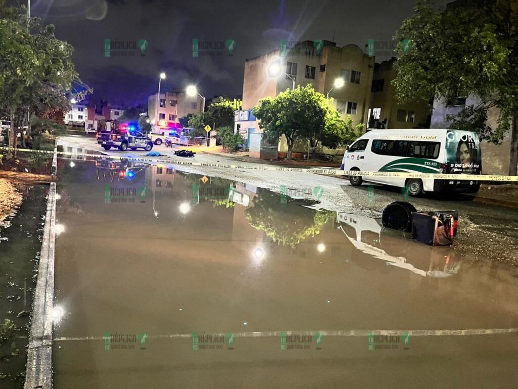 Cae motociclista en un bache y pierde la vida, en el fraccionamiento Paseos del Mar de Cancún