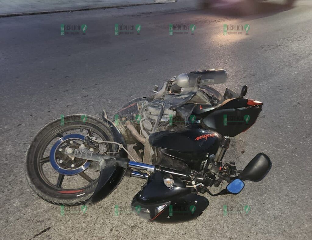 Hombre derrapa en moto y pierde la vida, en la avenida 20 de Noviembre de Cancún