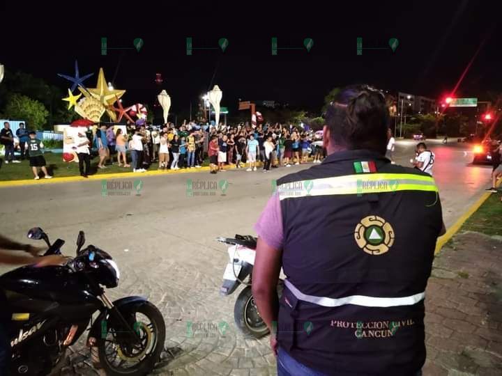 Celebran en la glorieta 'El Ceviche' campeonato de Cancún FC en la Liga de Expansión