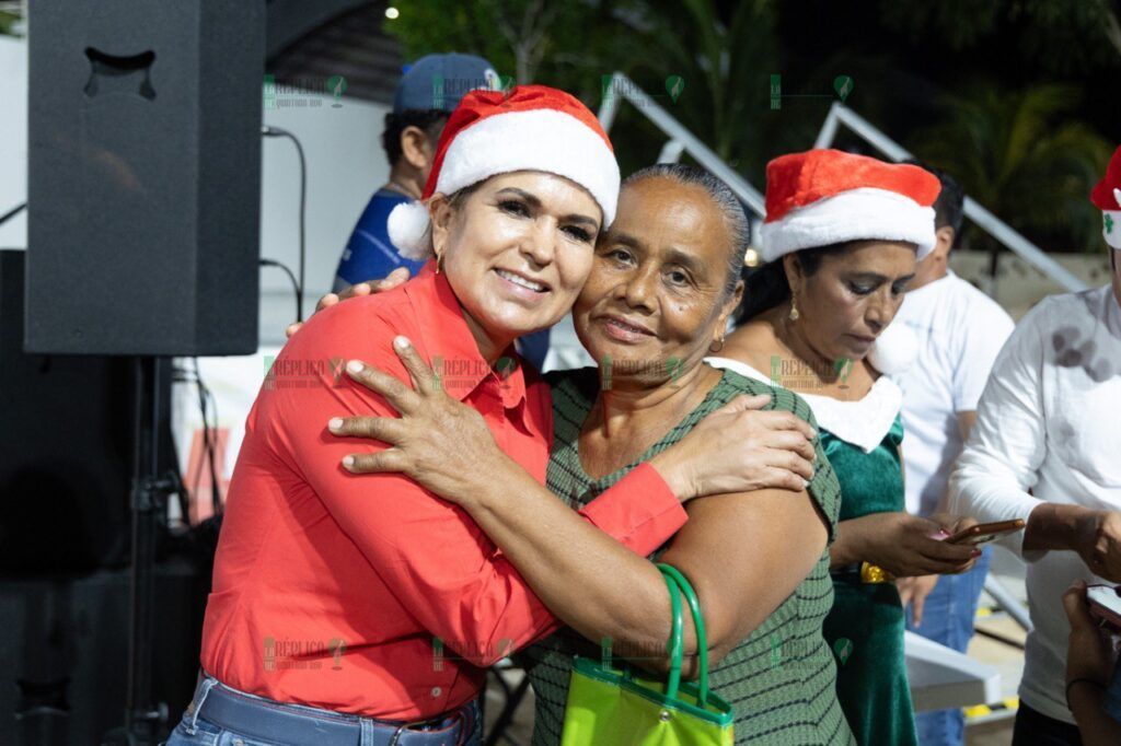 Se enciende la navidad en Puerto Aventuras