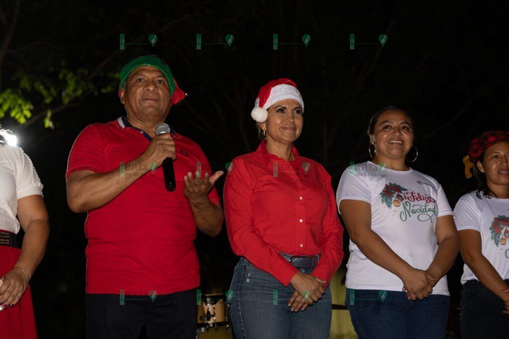 Se enciende la navidad en Puerto Aventuras