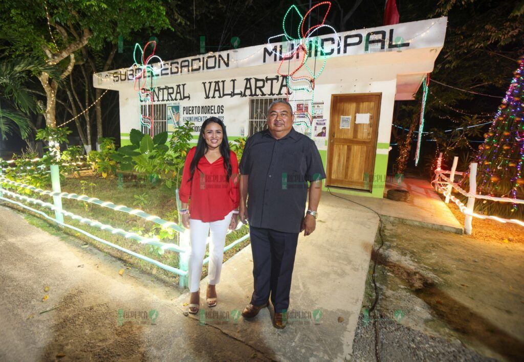 Con el encendido del árbol navideño da Blanca Merari inicio a las fiestas decembrinas en Central Vallarta