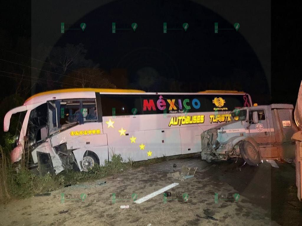 Chocan dos camiones y un autobús en Felipe Carrillo Puerto