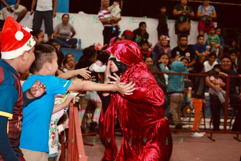 Espectacular cierre de año del programa “Lucha Libre en tu Colonia” en Solidaridad