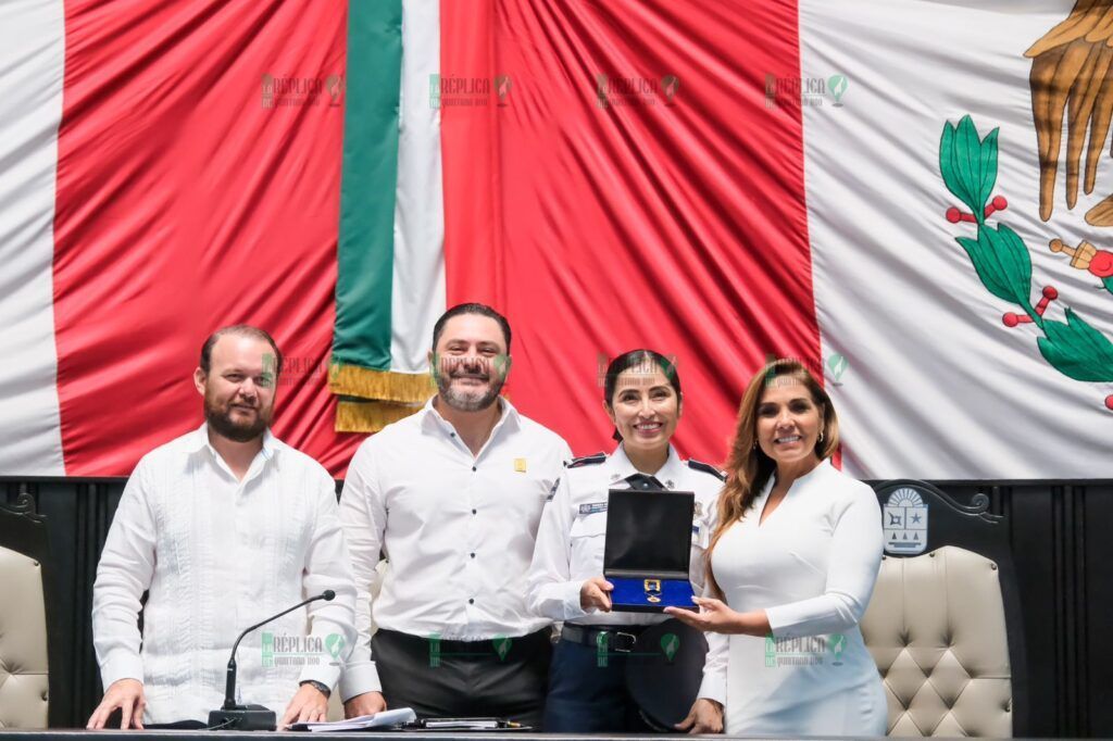 Entrega Mara Lezama la Medalla al Mérito Policial Quintana Roo 2023 por su desempeño y labor al servicio de la ciudadanía