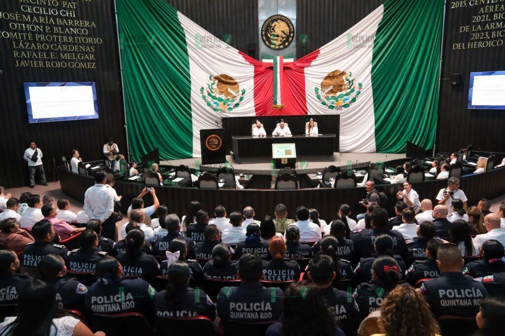 Entrega Mara Lezama la Medalla al Mérito Policial Quintana Roo 2023 por su desempeño y labor al servicio de la ciudadanía