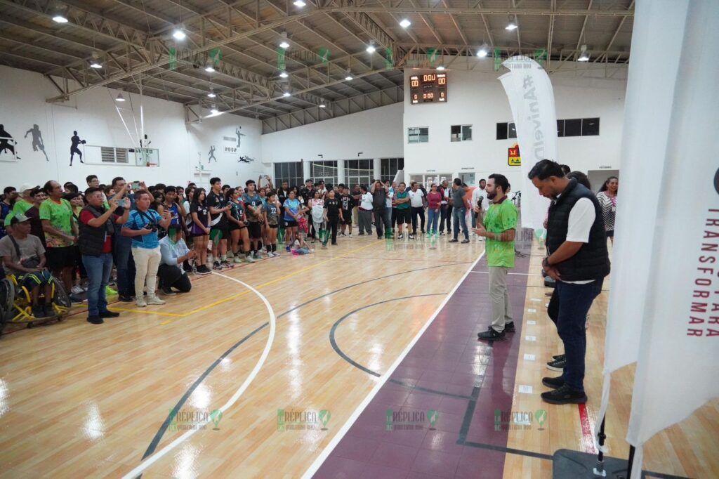 Entrega CODEQ nueva duela en Gimnasio de Usos Múltiples “Nohoch Suku’n” de Chetumal