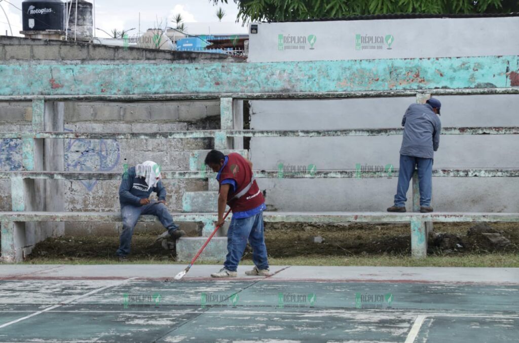 Yensunni Martínez supervisa rehabilitación de un parque en la colonia emancipación