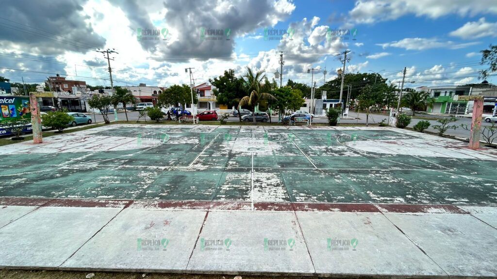 Yensunni Martínez supervisa rehabilitación de un parque en la colonia emancipación