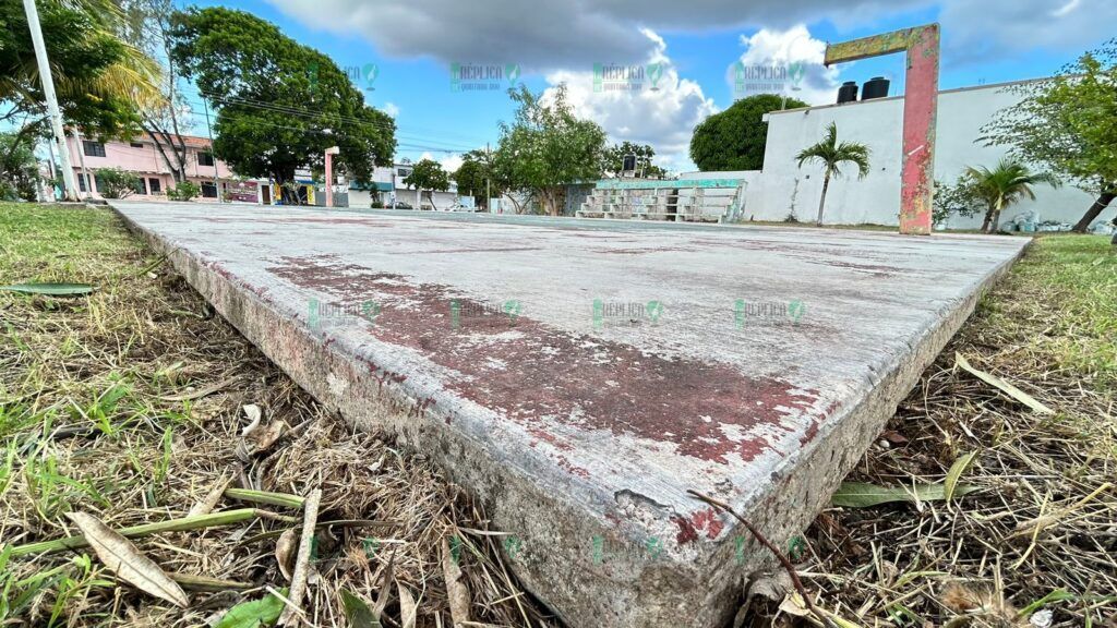 Yensunni Martínez supervisa rehabilitación de un parque en la colonia emancipación