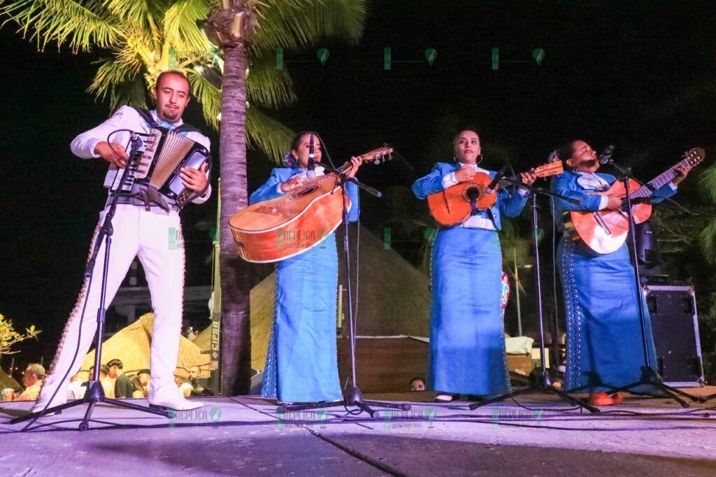 Lili Campos invita a recibir el 2024 en el Portal Maya