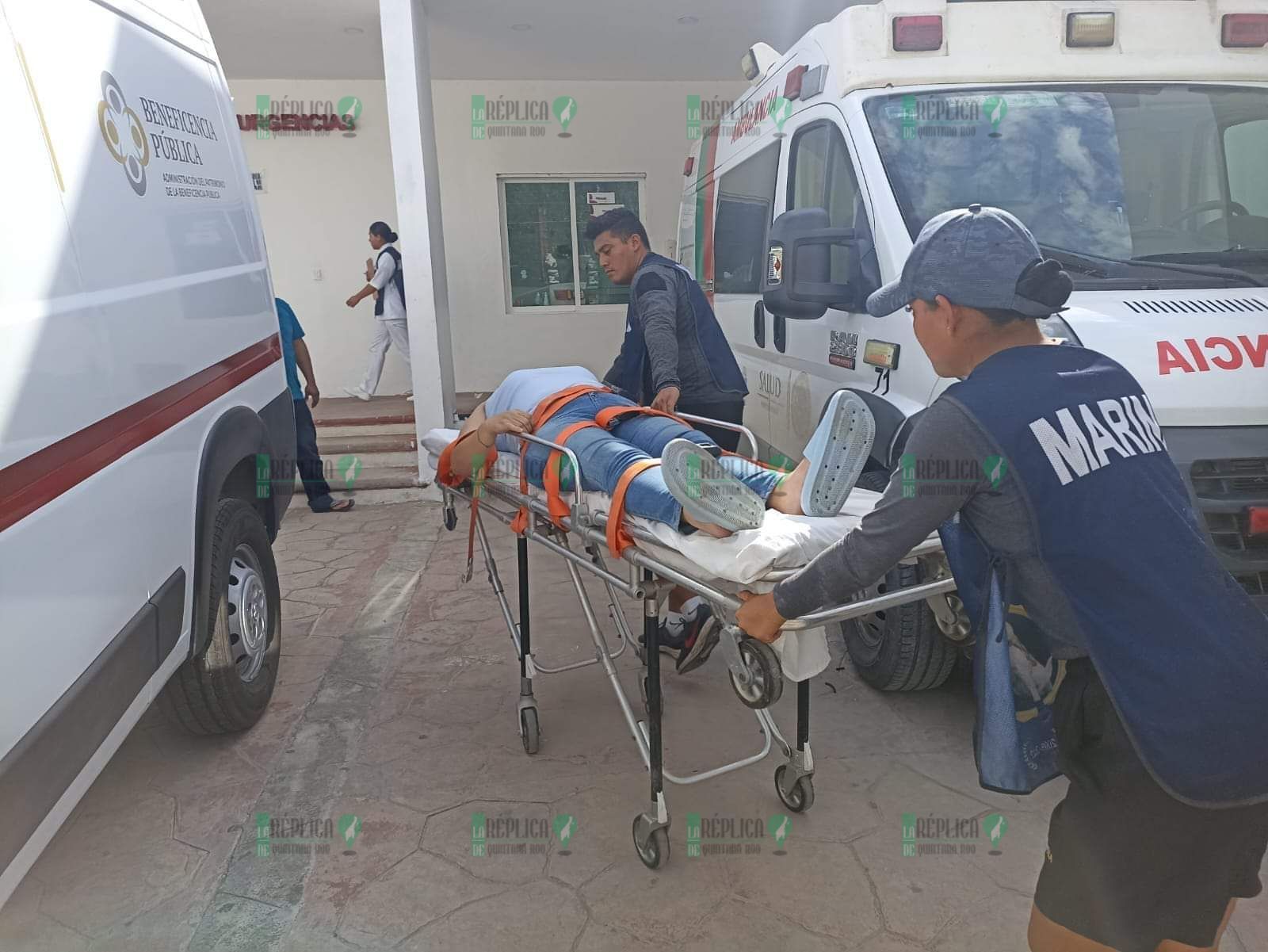Choca conductora en avenida Costera de Bacalar