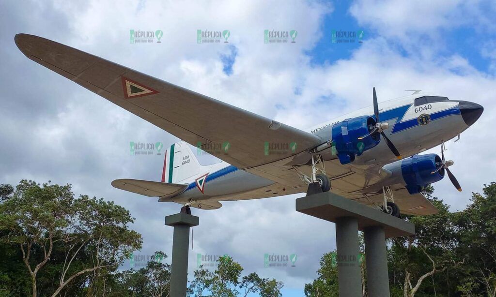 Exhiben aeronave de la Fuerza Aérea Mexicana en aeropuerto de Tulum