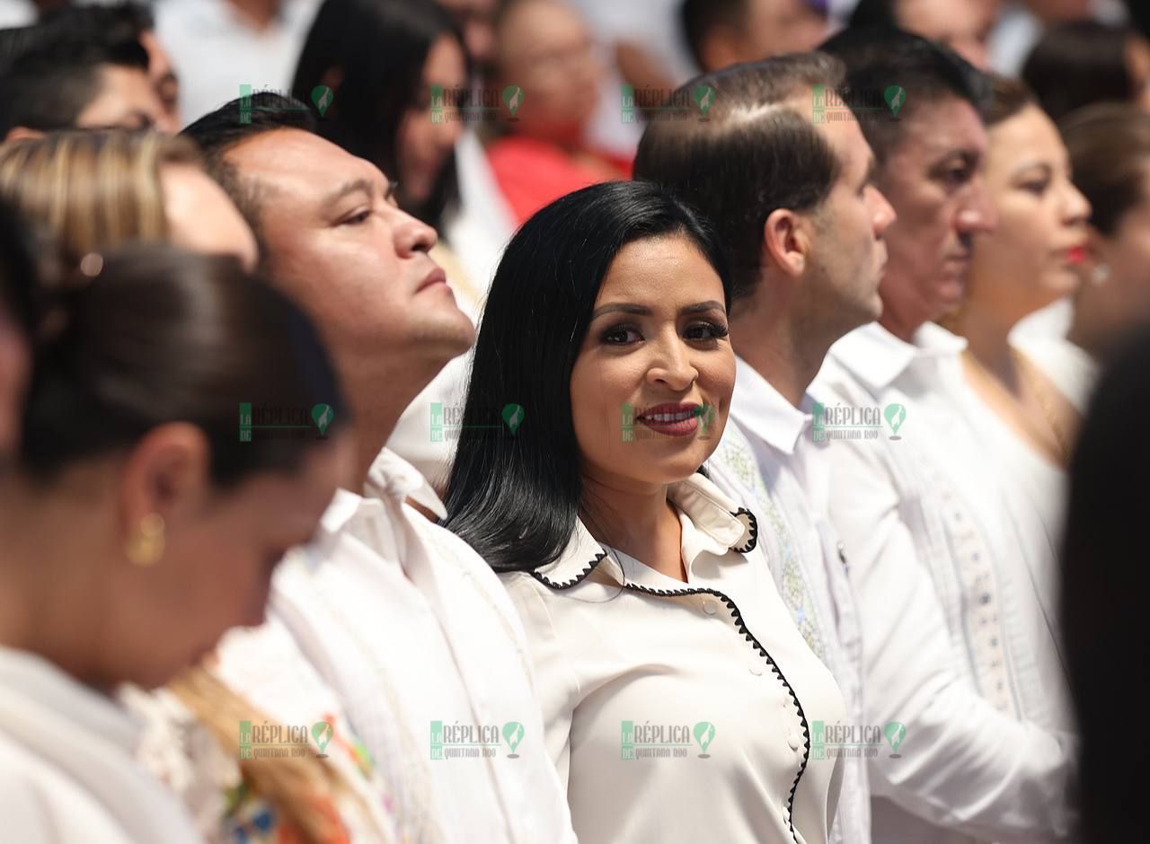 Asiste Blanca Merari a la conmemoración del 49 aniversario de la promulgación de la constitución política de Quintana Roo