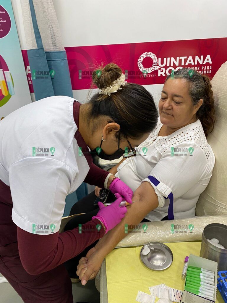 Ofrecen Caravanas de Salud servicios médicos y vacunación