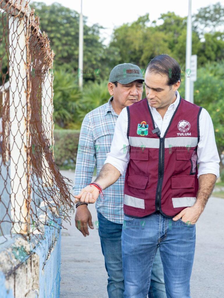 Diego Castañón supervisa avances de la ampliación y rehabilitación de la Unidad Deportiva de Tulum