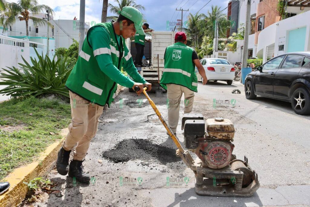 Intensifica gobierno de Puerto Morelos la rehabilitación de vialidades