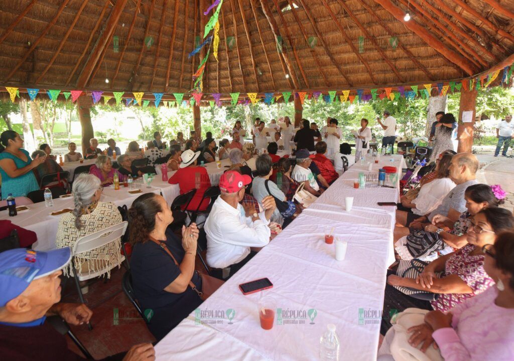 Adultos mayores de Puerto Morelos conviven en el “Kooten Hanal”