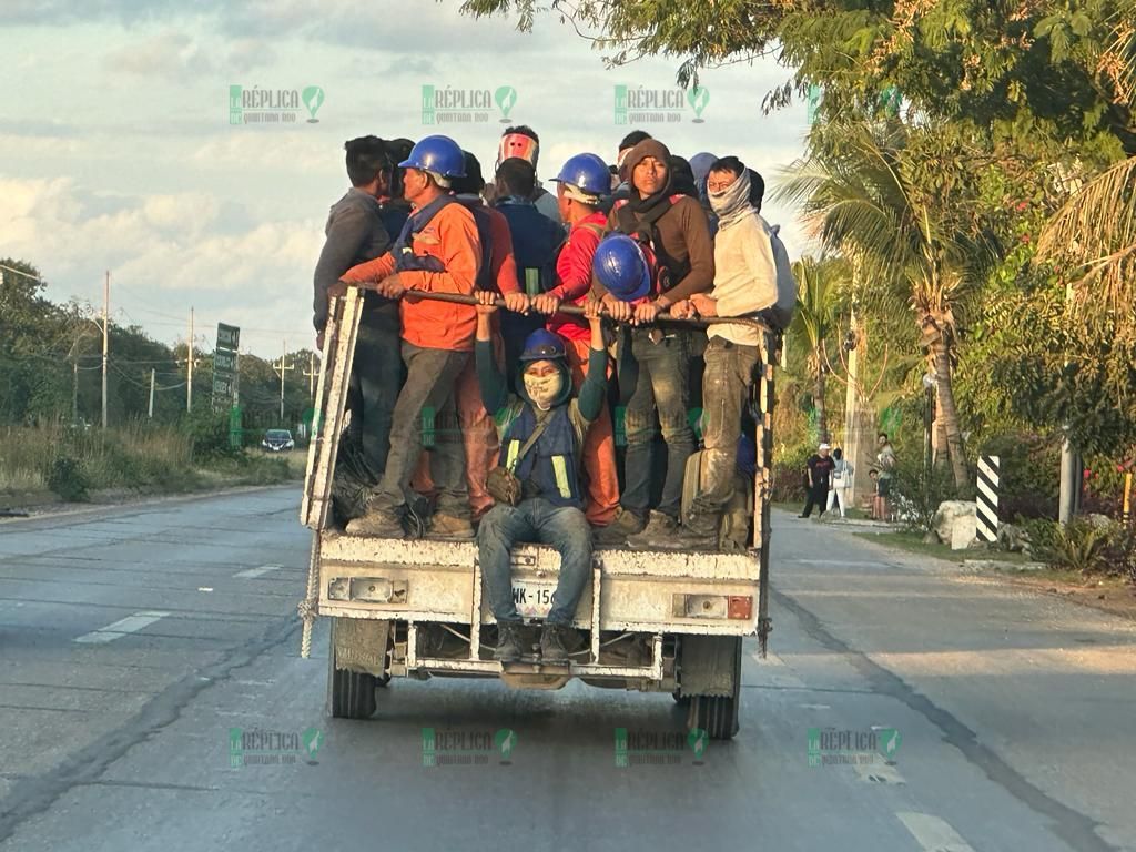 Trasportan amontonados y sin seguridad a trabajadores de la zona arqueológica de Tulum