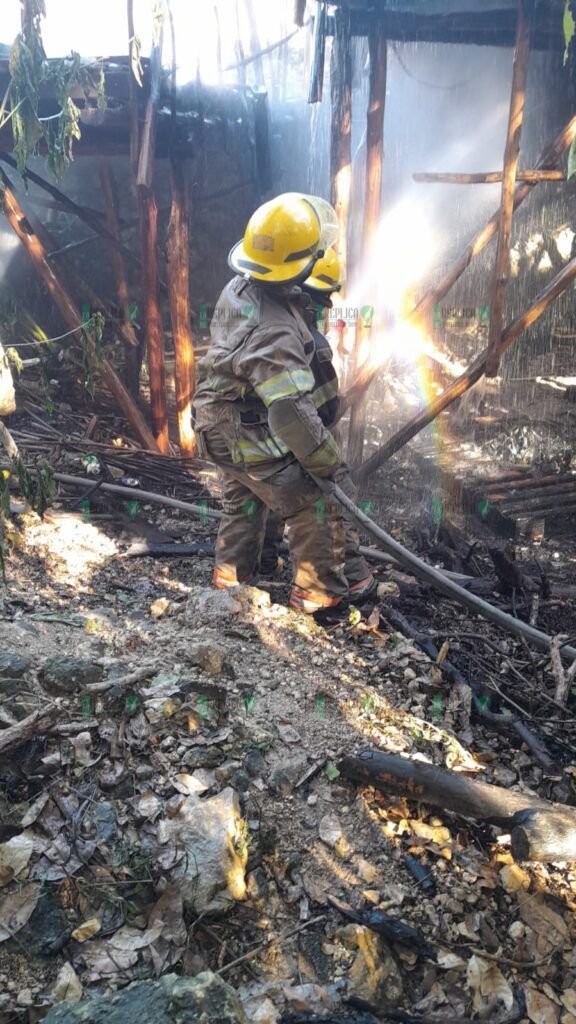 Se incendian cabañas comerciales en el centro de Tulum