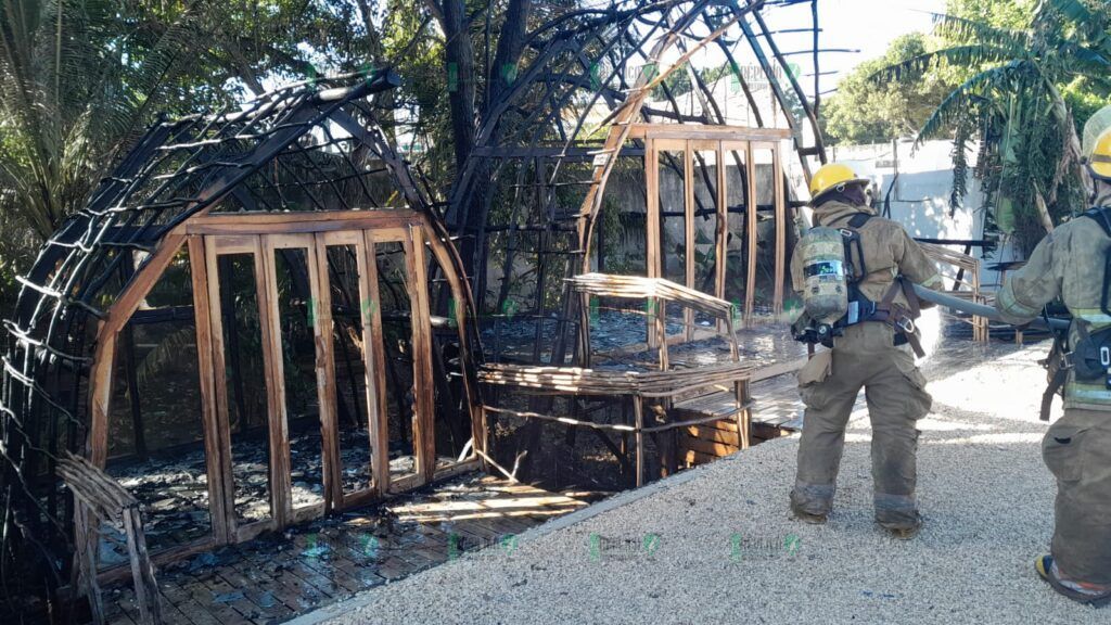 Se incendian cabañas comerciales en el centro de Tulum