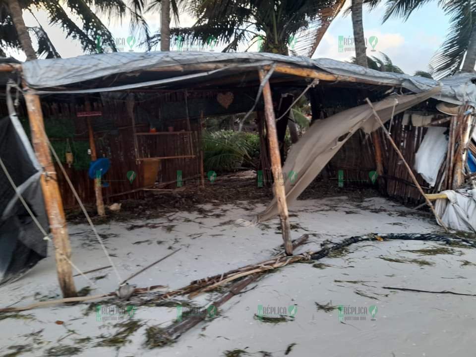 Amanece Holbox con daños y mar desbordado