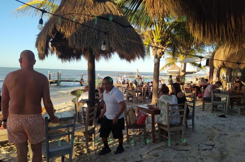 Comienza a normalizarse actividad turística de Holbox, tras paso del Frente Frío No. 32