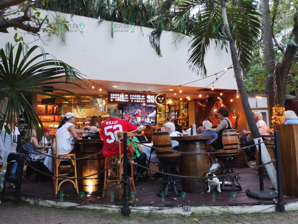 Buena afluencia a restaurantes de Playa del Carmen por el Super Bowl