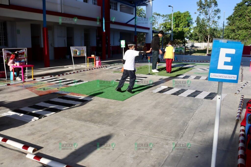 Estudiantes de Puerto Morelos aprenden medidas de seguridad como transeúntes y usuarios del transporte público